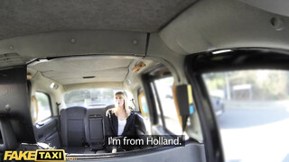 Holland milf mami a taxiban baszik