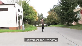 Világos Szőke tini hölgyemény a raktárban közösül