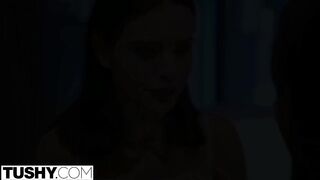 Lana Rhoades seggét egy néger hapsi kúrja