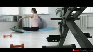 Jogázó tini pinát kúr popóba az edő