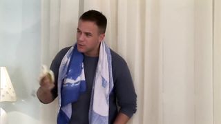 Orosz tini hölgyemény és a kettő bájdorong