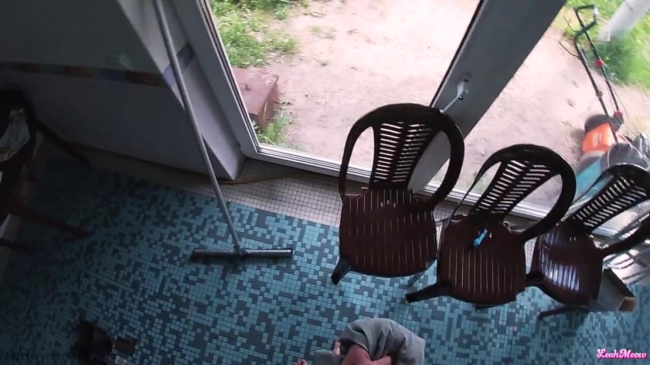 Tetovált orosz tini nőci a medencénél baszik
