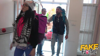 Fake Hostel - Latin Amerikai kisasszony a pasija előtt kúrel