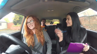 Fake Driving School - pici vörös picsa eltereli az oktató figyelmét