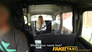 FakeTaxi szőrös muffos vörös bige