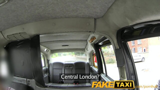 FakeTaxi sztripper bige megmutatja mit tud