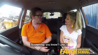 Fake Driving School szűk pinájú lengyel spiné a autóban