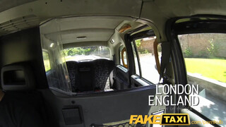 FakeTaxi amerikai félvér bige dugni akar