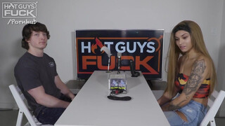 Kolumbiai tini lány és a sportos csávó - Hot Guys Fuck