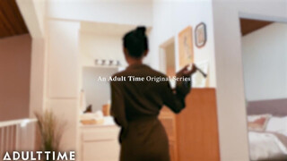 ADULT TIME - Ázsiai tini nőci a fürdőben peckezik
