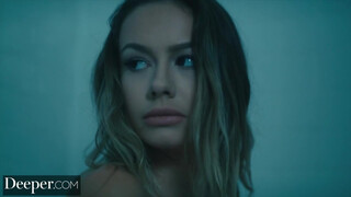 Deeper - Naomi Swann a perverz kicsike picsa