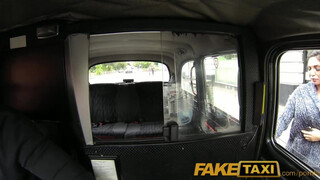 FakeTaxi - hatalmas kannás nőci nem akar fizetni