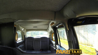 FakeTaxi - Chelsey Lanette a méretes kannás szöszi