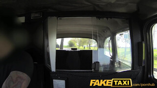 FakeTaxi - ártatlan pici tini lány és a vastag káró