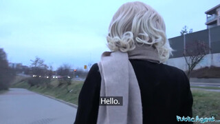 Public Agent - világos szőke barna lány és a vastag cerka