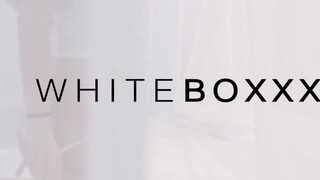 WHITEBOXXX - cuki vörös csaj beleül a méretes faszba