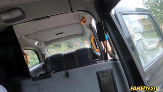Fake Taxi - Cuki hölgyemény kúrni akar a taxiban