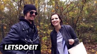 Hatalmas keblű néger hajú német nőci felvétel a méretes kombiban vad baszásra