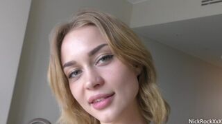 Loren Strawberry szűke tini pinát anal dugással hódít a szállodában