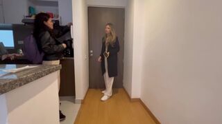 A szomszéd hölgyemény leszbi vágyait teljesítem hálából