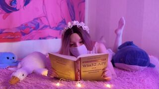 Apró tini puncit teleélvezik a tökéletes seggén